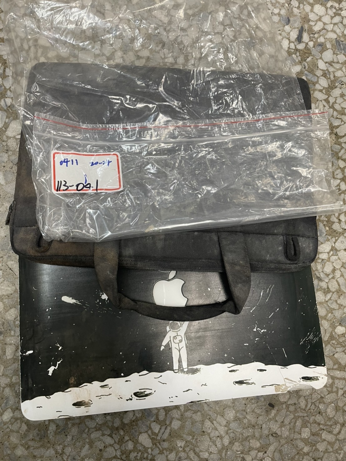 Apple 筆記型電腦(黑色手提袋)